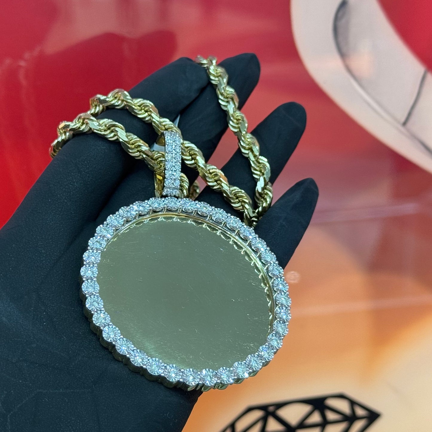10K Gold 2.40Ctw Diamond Round Memory Pendant.