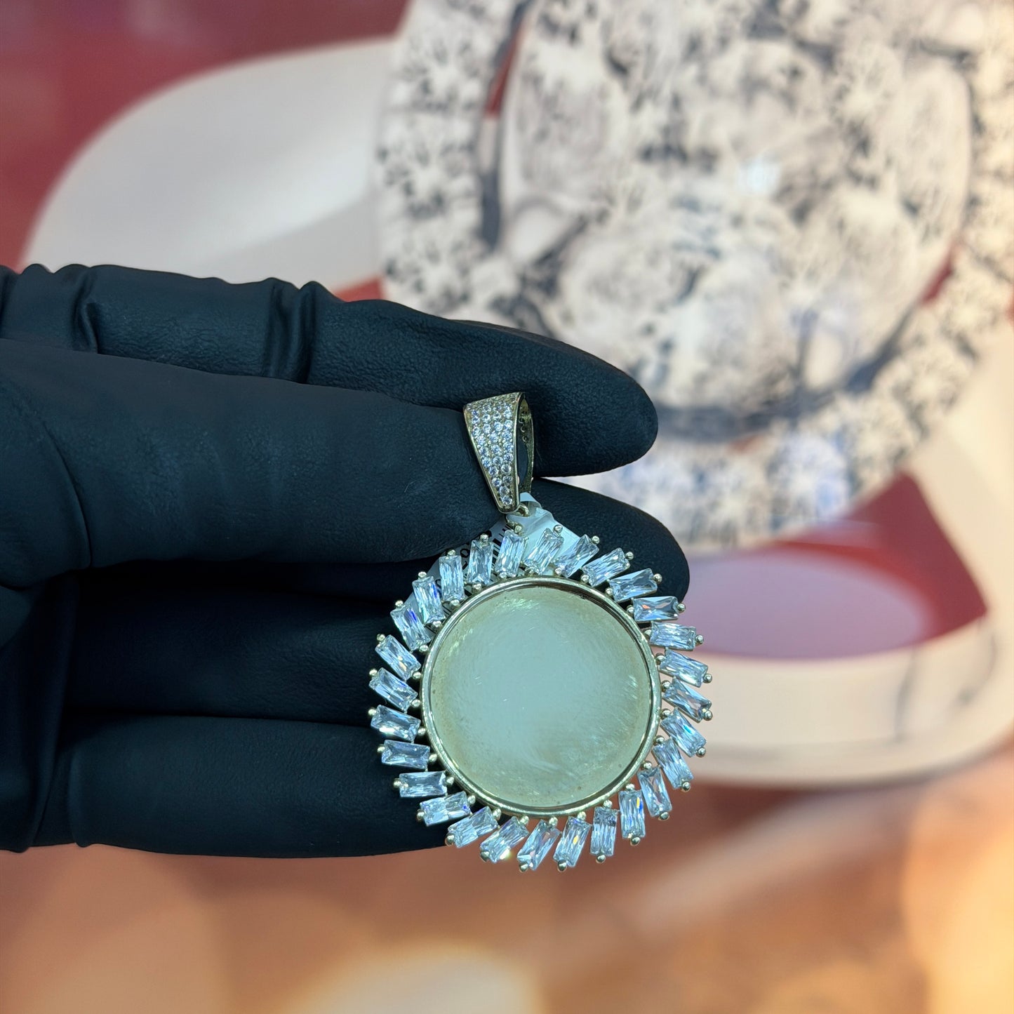 10K Gold Cubic Zirconia Memory Round Pendant