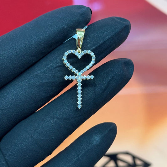 10Kyg 0.43Ctw Dia Heart Cross
