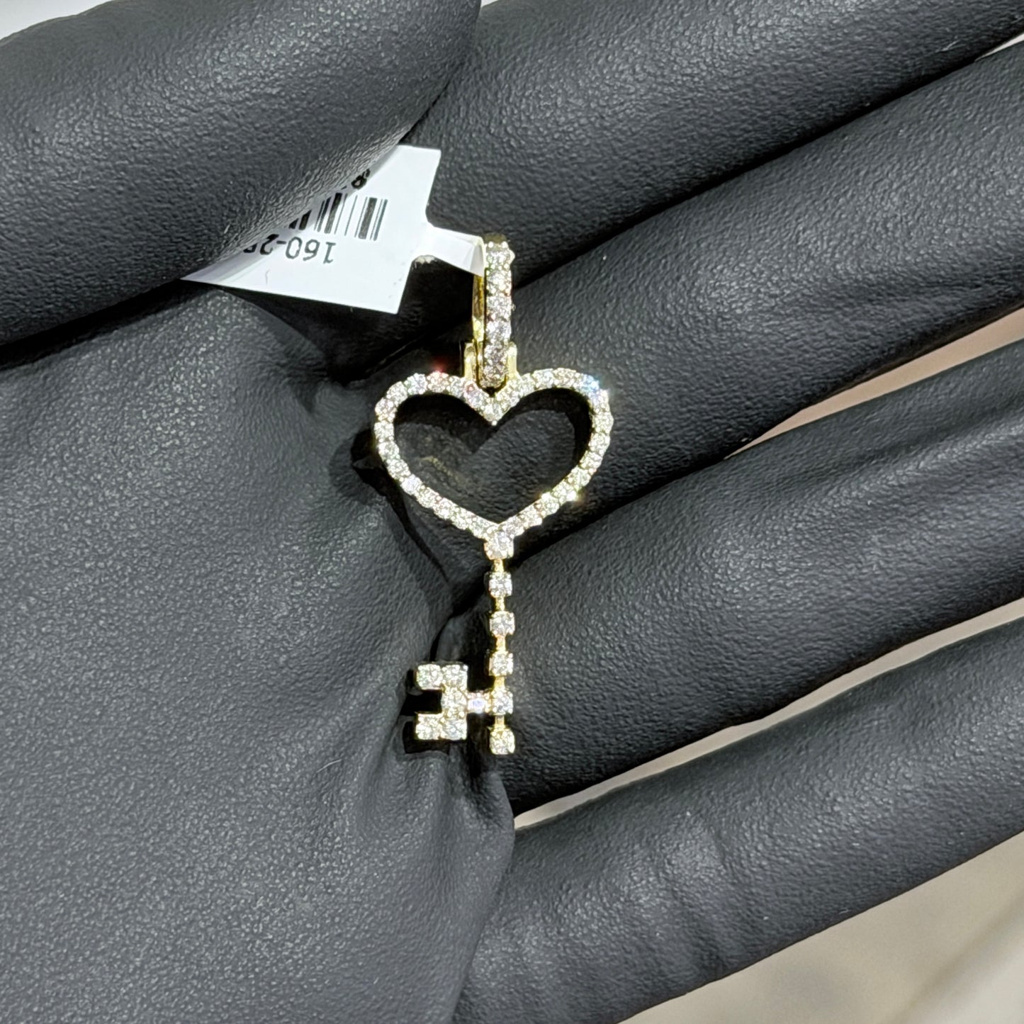 10K Gold 0.65Ctw Diamond Heart Key Pendant Pendant