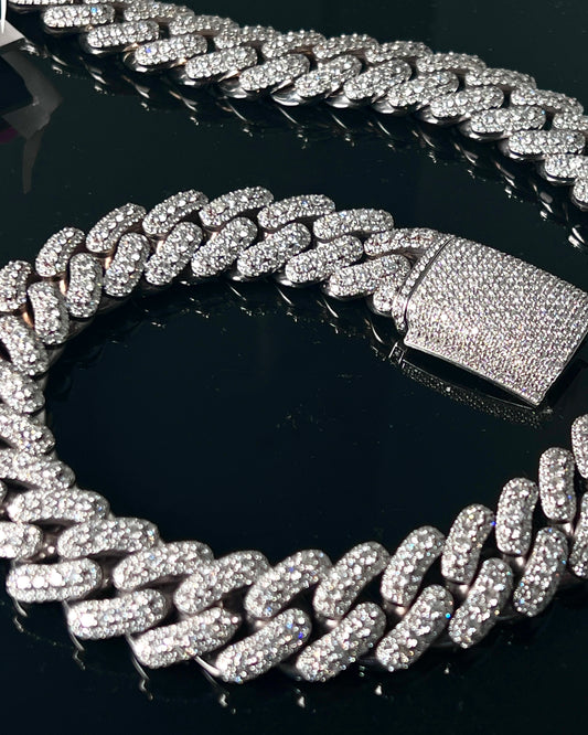 10 karat Gold 66 CTW Diamond Necklace