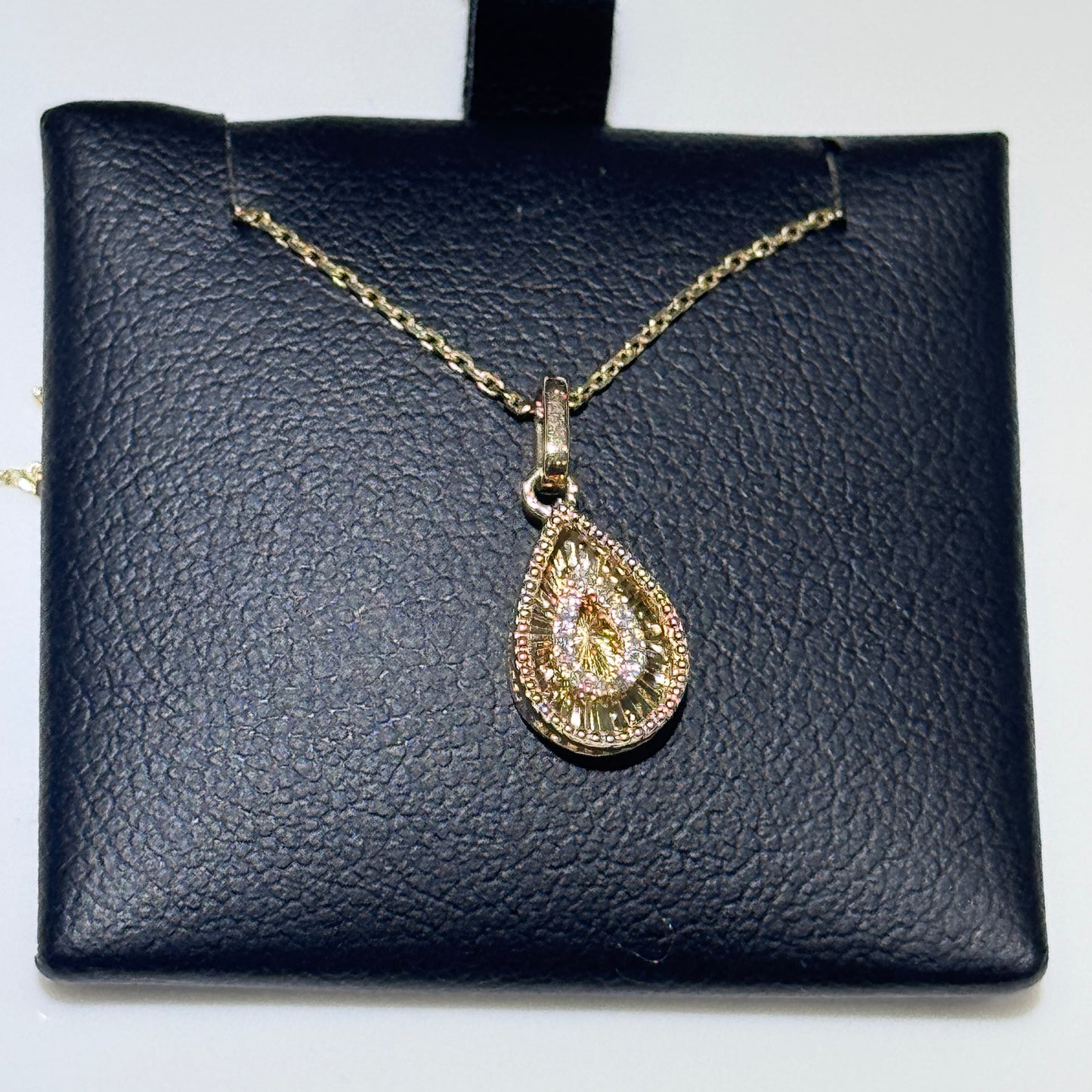 10K Gold 0.03Ctw Diamond Pendant Set with Chain