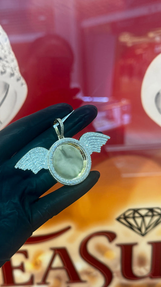 10KYG 2.65CTW DIA MEMORY CHARM W/ WINGS