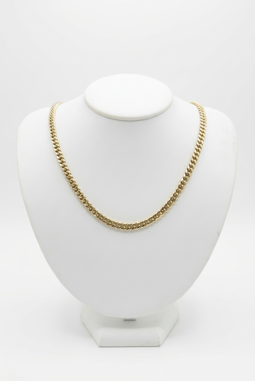 Cuban necklace with original size and fit