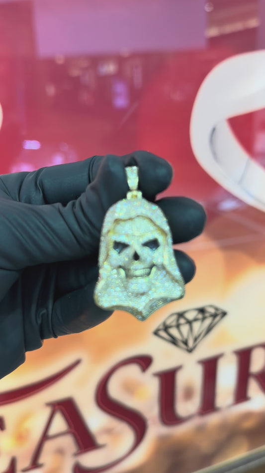 10K Yellow Gold 4.05Ctw Diamond Skull Pendant